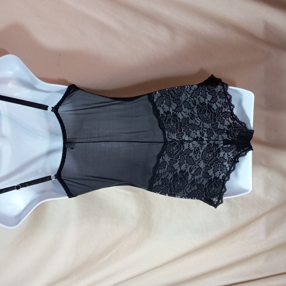 RAMPAGE Lace Rmper - Picture 3 of 5